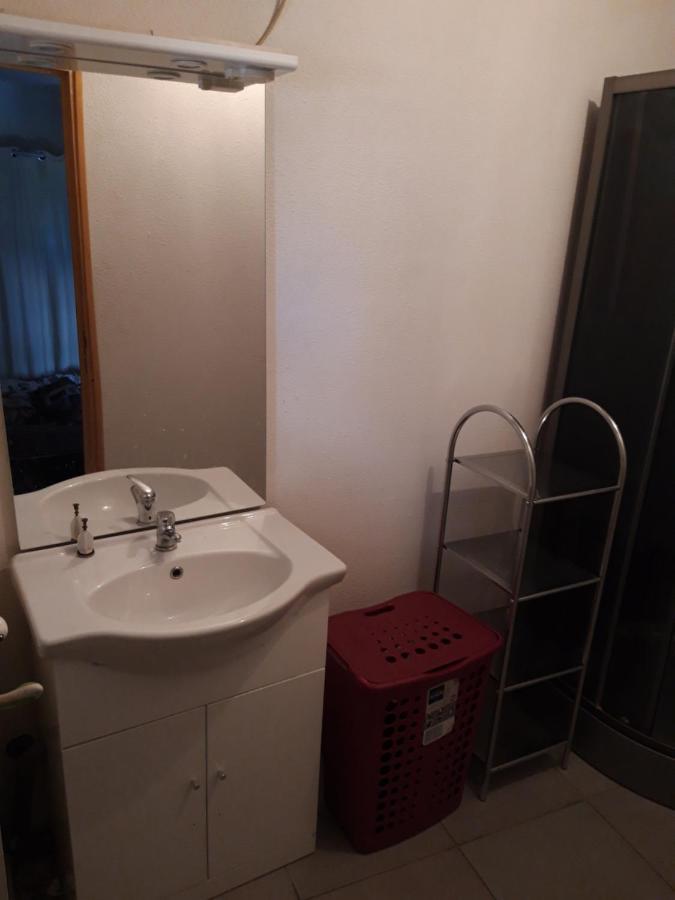 appartement f1 meublé 3 personnes Aubenas Extérieur photo
